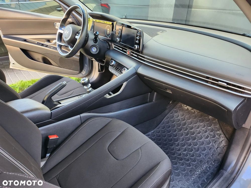 Hyundai Elantra 1.6 Smart - 18