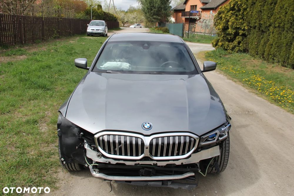 BMW Seria 3 330e M Sport - 5