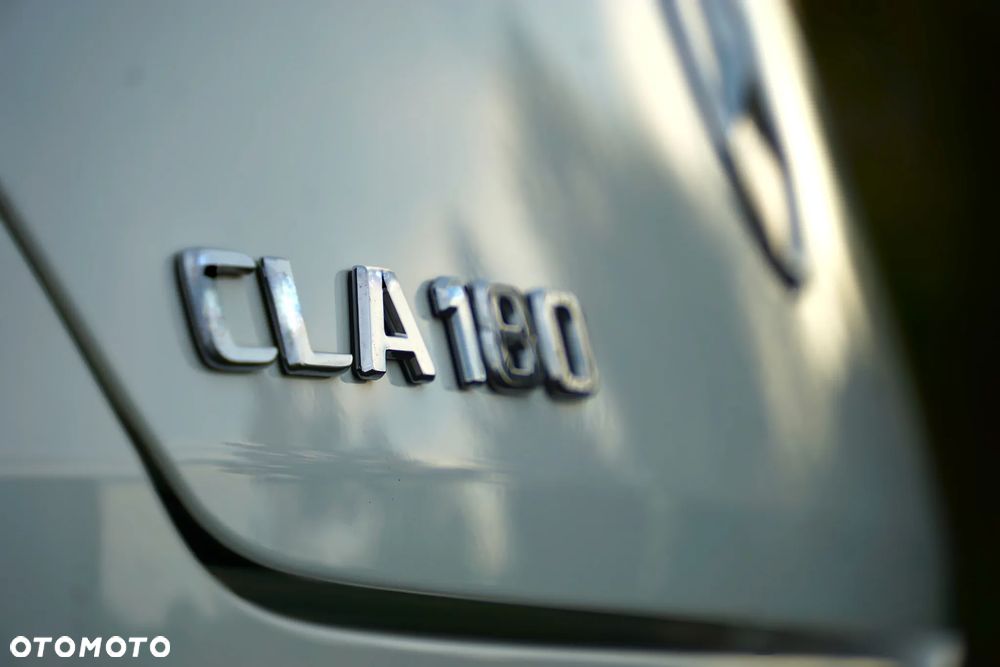 Mercedes-Benz CLA 180 Progressive 7G-DCT - 27