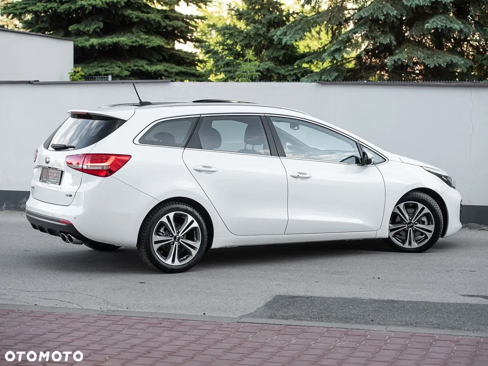 Kia Ceed 1.6 CRDi 136 ISG GT Line - 14