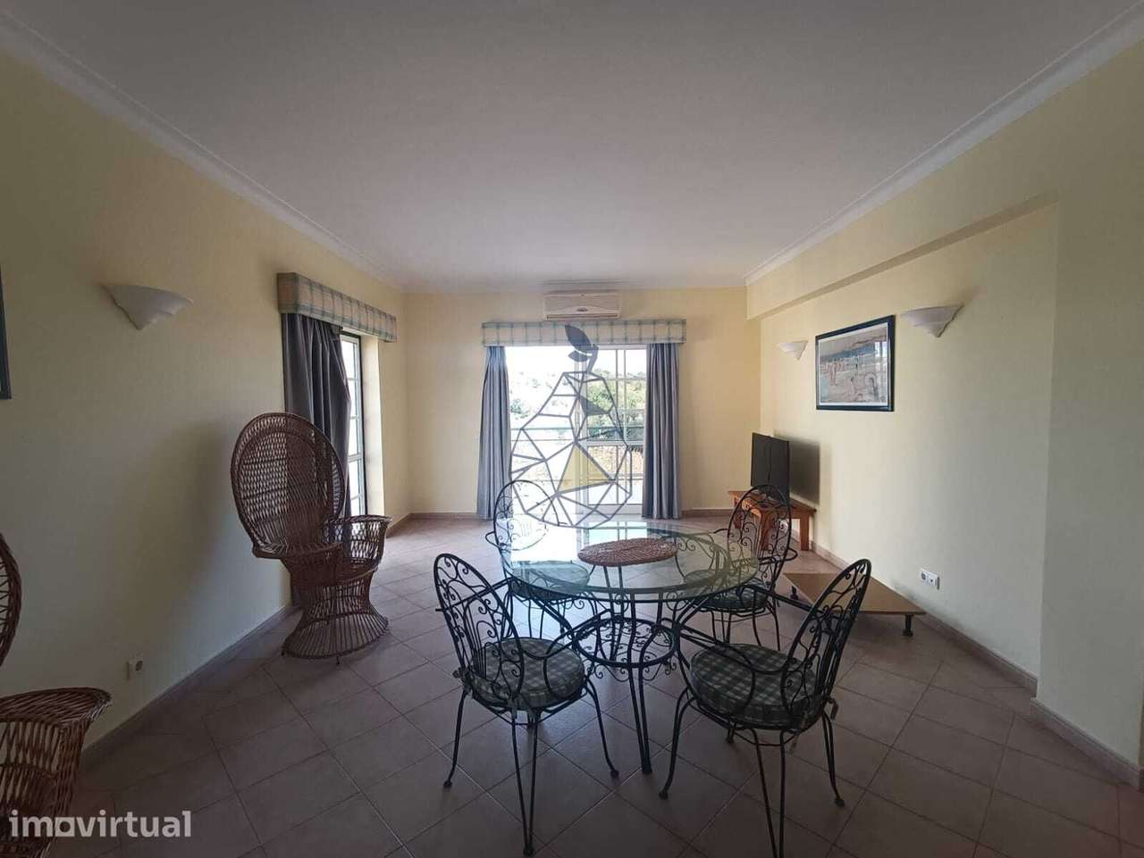 Apartamento T1 com varanda e Estacionamento para arrendamento em Alvor - Grande imagem: 5/19