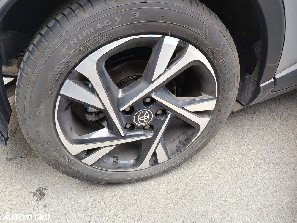 Toyota C-HR 2.0 HSD 184 CP 4x2 CVT Classy Bi-Tone - 16