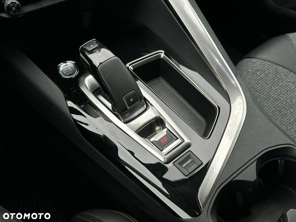 Peugeot 3008 1.2 PureTech Allure S&S EAT8 - 26