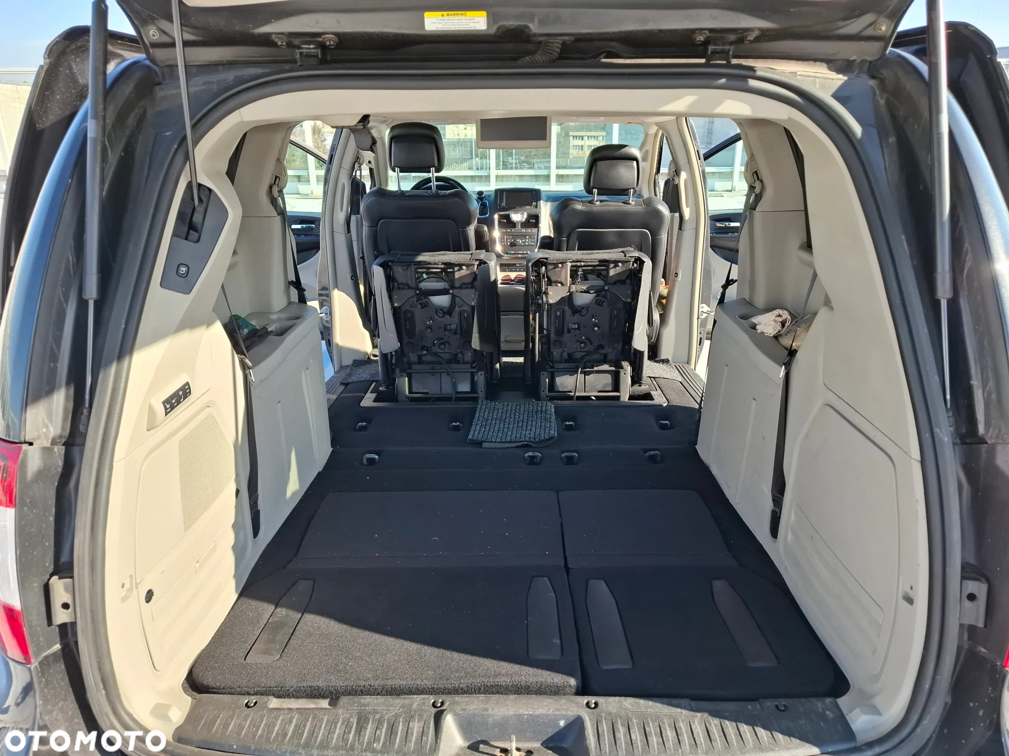 Chrysler Town & Country 3.6 Limited - 14
