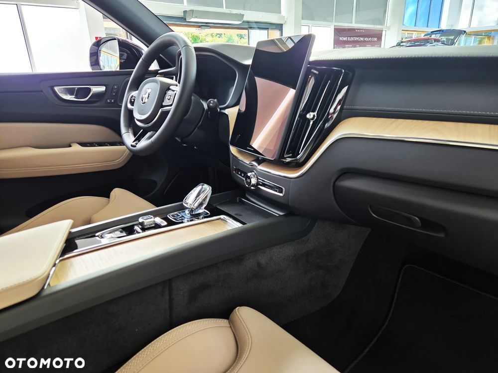 Volvo XC 60 T6 Plug-In Hybrid AWD Ultra Dark - 11