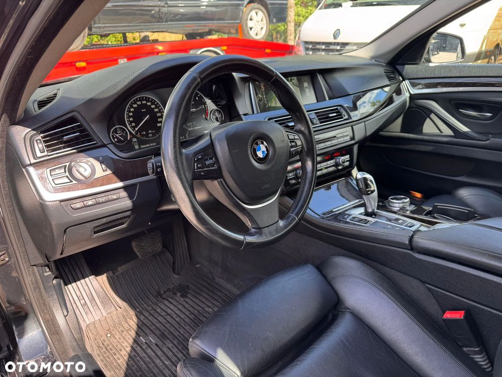 BMW Seria 5 525d xDrive Luxury Line - 24
