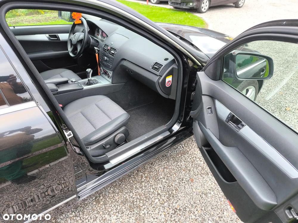 Mercedes-Benz Klasa C 180 T Kompressor Avantgarde - 19