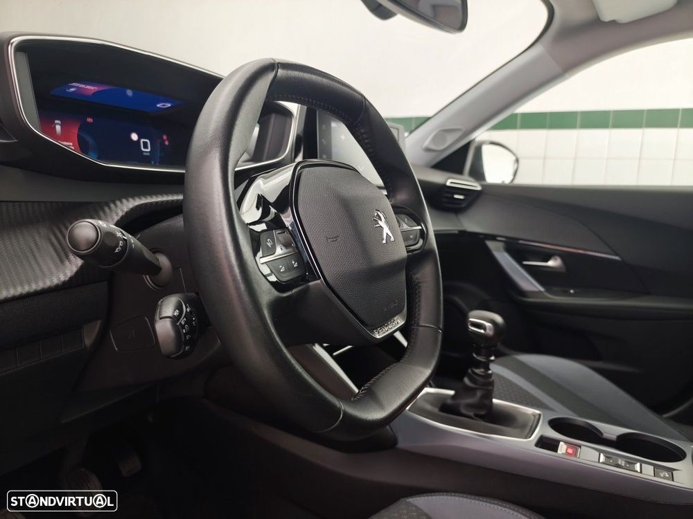 Peugeot 2008 1.2 PureTech Allure - 18