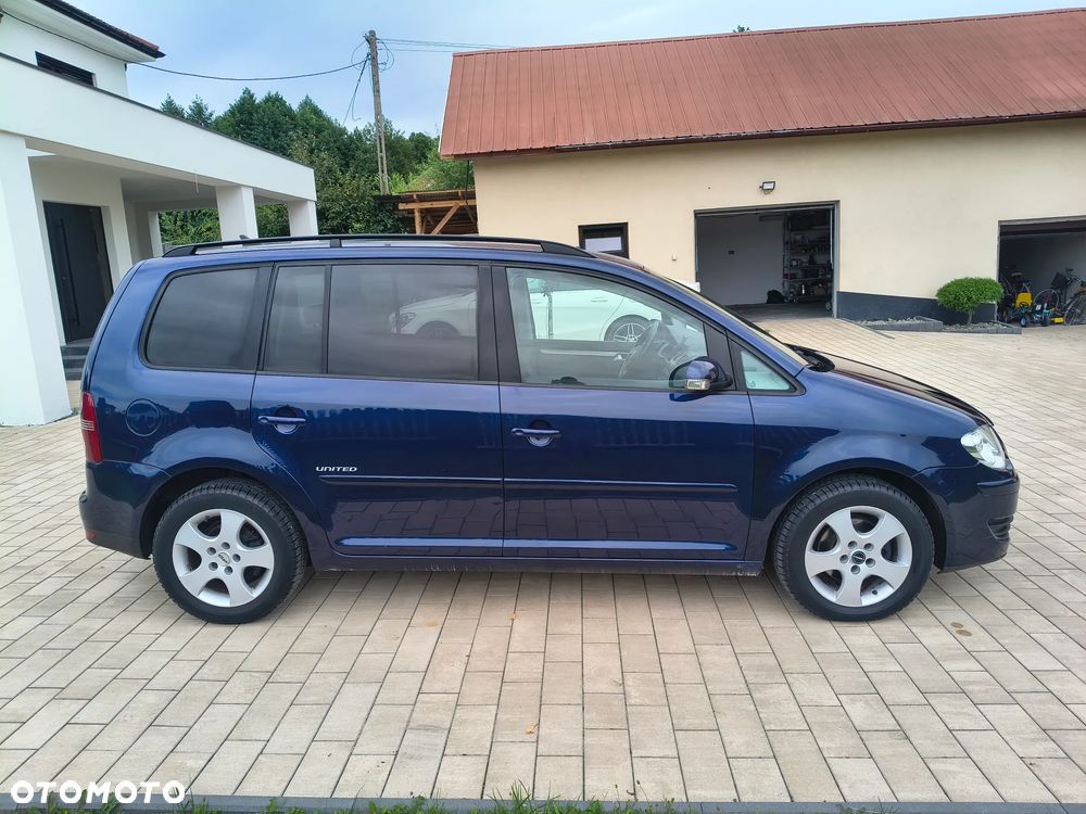 Volkswagen Touran - 8