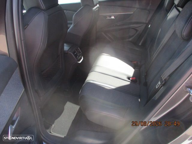 Peugeot 3008 1.5 BlueHDi Allure EAT8 - 11