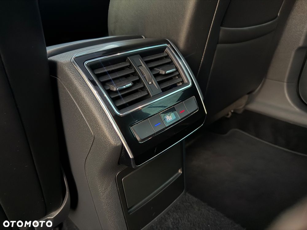 Skoda Superb 2.0 TDI Sportline DSG - 23
