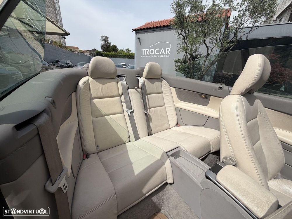 Volvo C70 2.0 D Momentum - 33