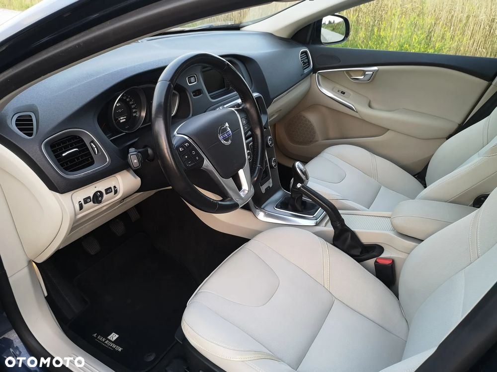 Volvo V40 D3 Momentum - 9