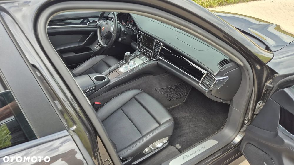 Porsche Panamera - 16