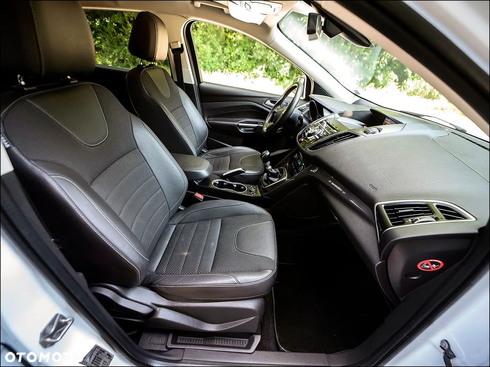 Ford Kuga - 31