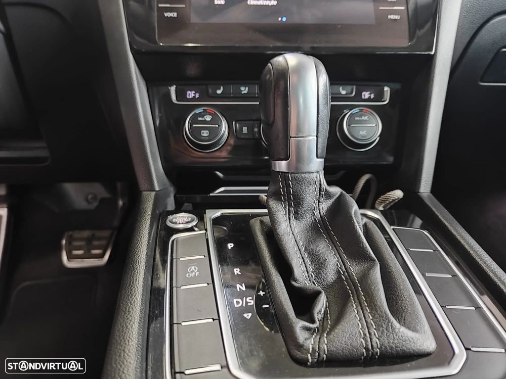 VW Passat Variant 2.0 TDi R-Line DSG - 43