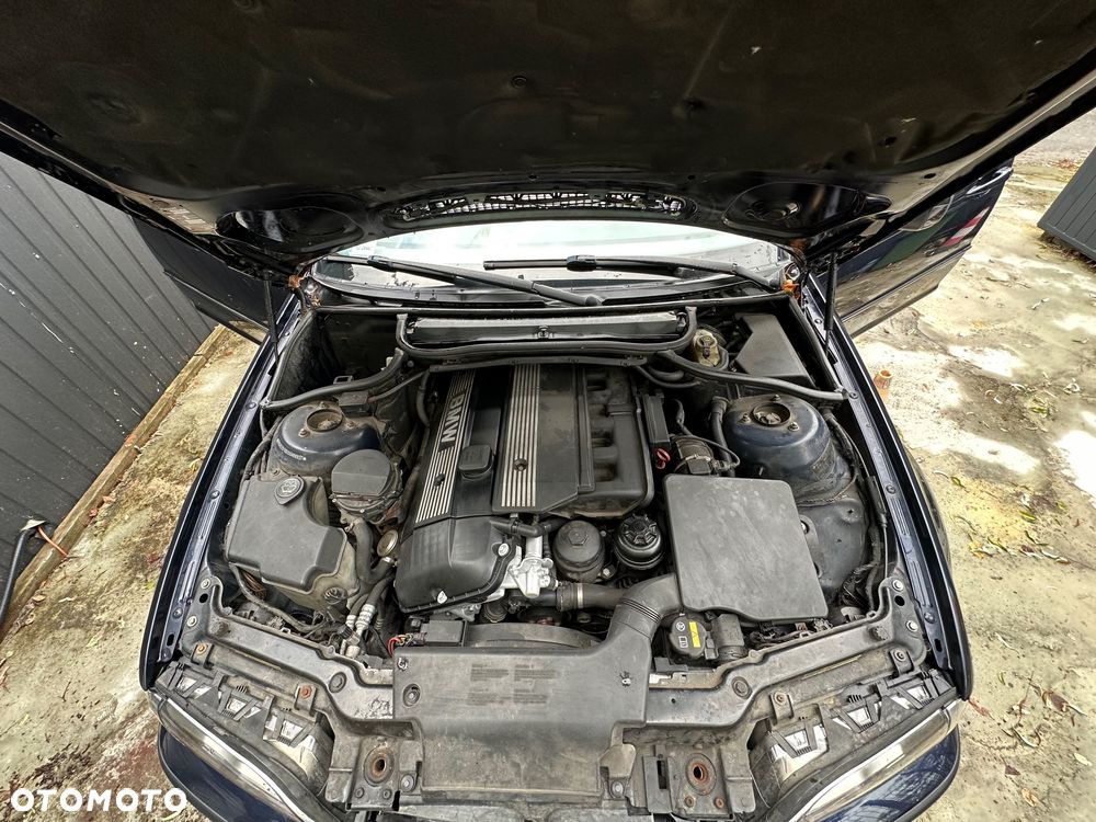 BMW Seria 3 330i - 9