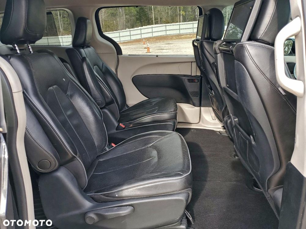 Chrysler Pacifica - 10