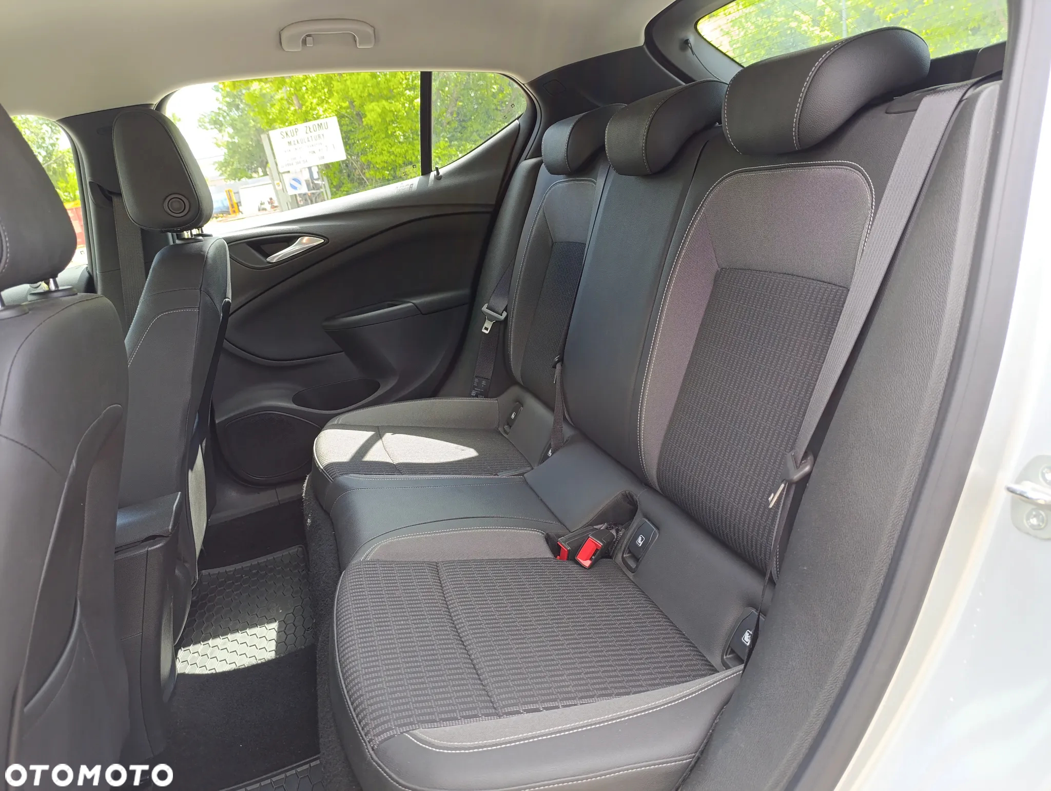 Opel Astra V 1.2 T Elegance S&S - 15