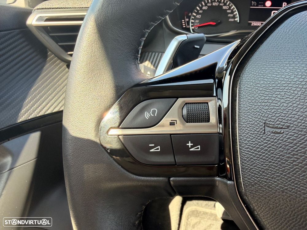 Peugeot 2008 1.2 PureTech Allure EAT8 - 21