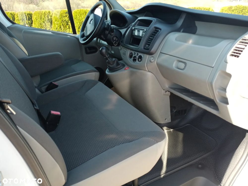 Opel VIVARO BLASZAK 2,0 - 4