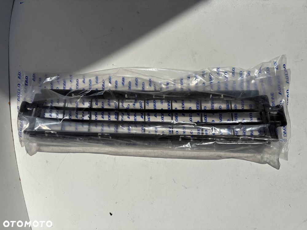 30744911 atrapa chłodnicy S40 V50 2007-2012 - 1