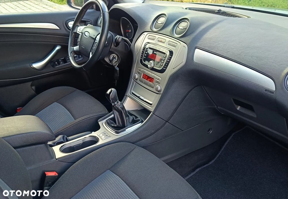 Ford Mondeo 2.0 Ambiente - 26