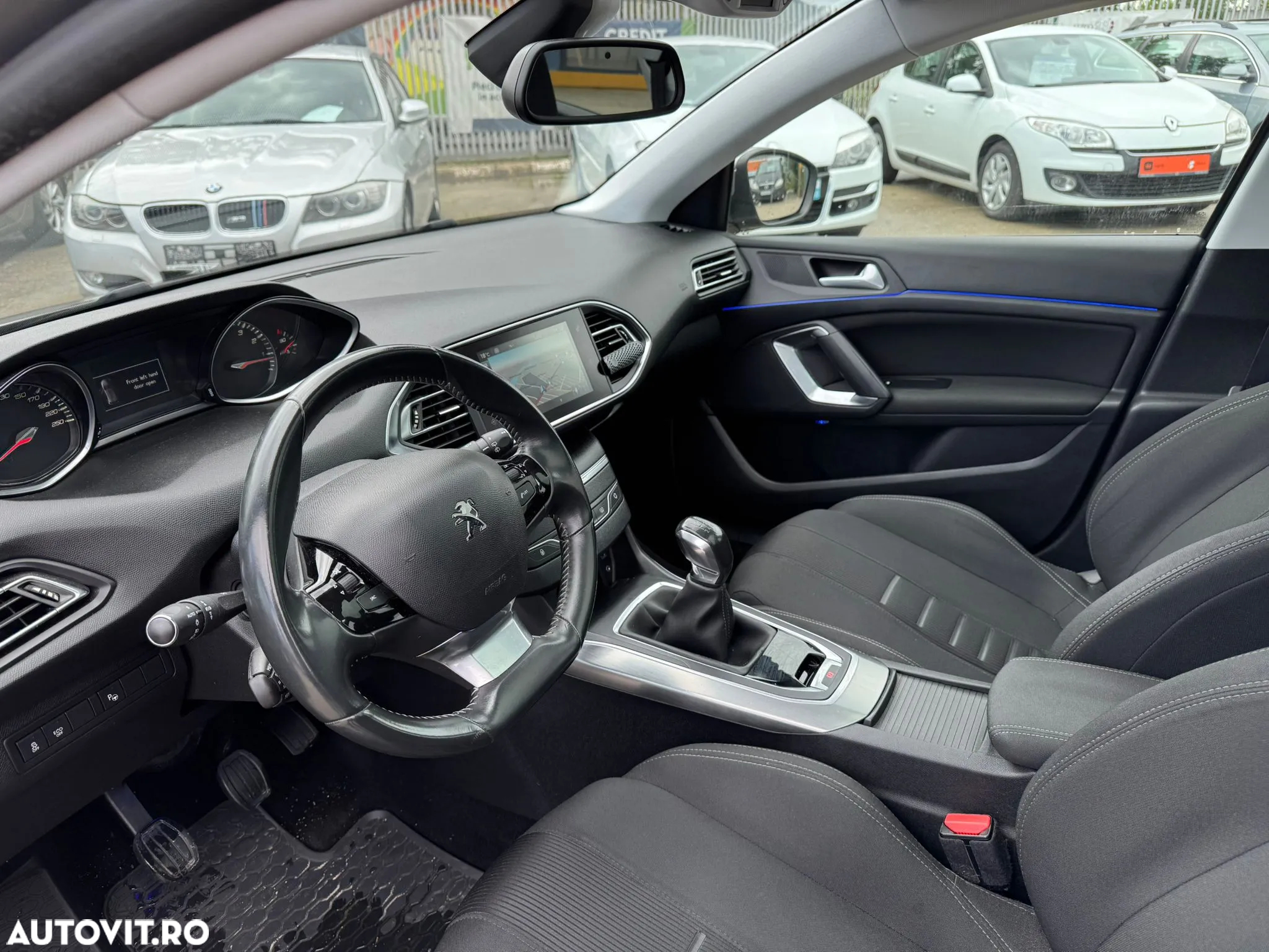 Peugeot 308 1.2 L PureTech Turbo Allure - 8