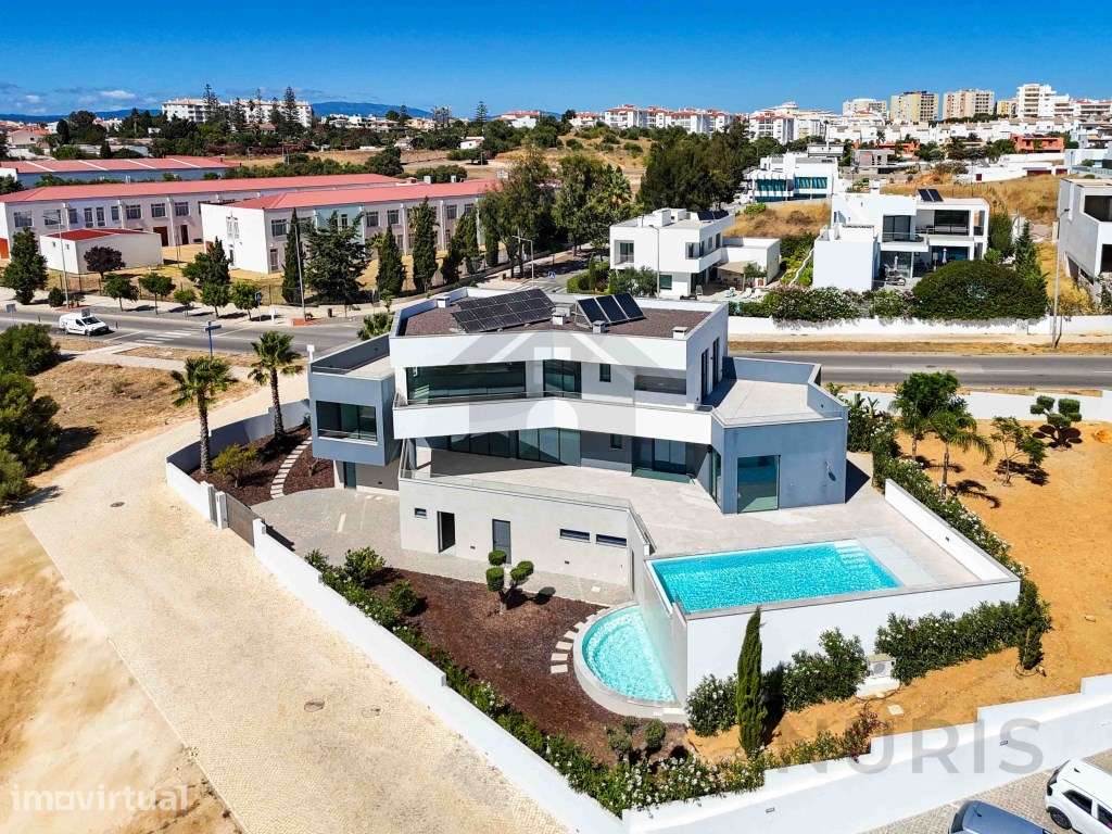 Moradia T4 de Luxo para Venda com Vista Mar e Piscina em Lagos - Grande imagem: 4/60