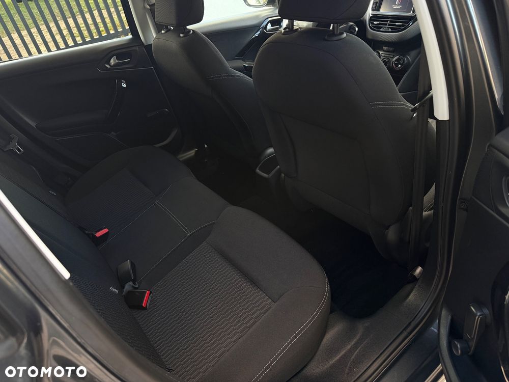 Peugeot 208 - 15