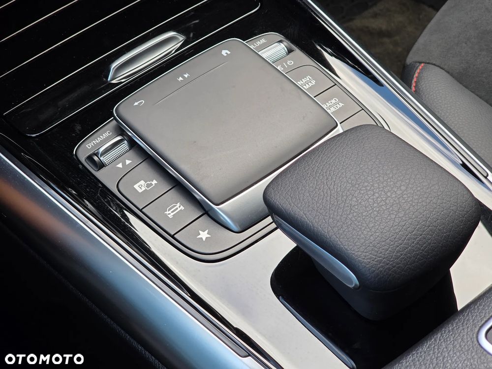 Mercedes-Benz GLA 200 d 8G-DCT AMG Line - 25