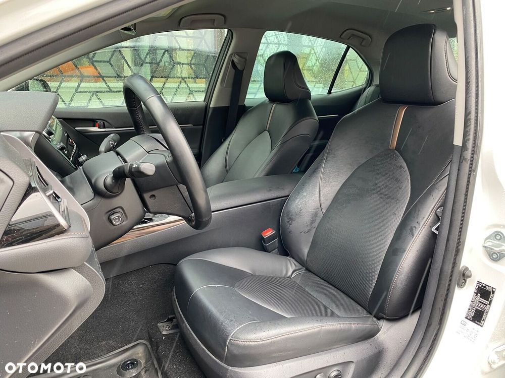 Toyota Camry 2.5 Hybrid Executive CVT - 6