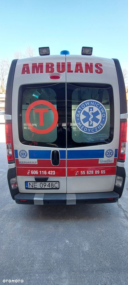 Renault Trafic ambulans - 4