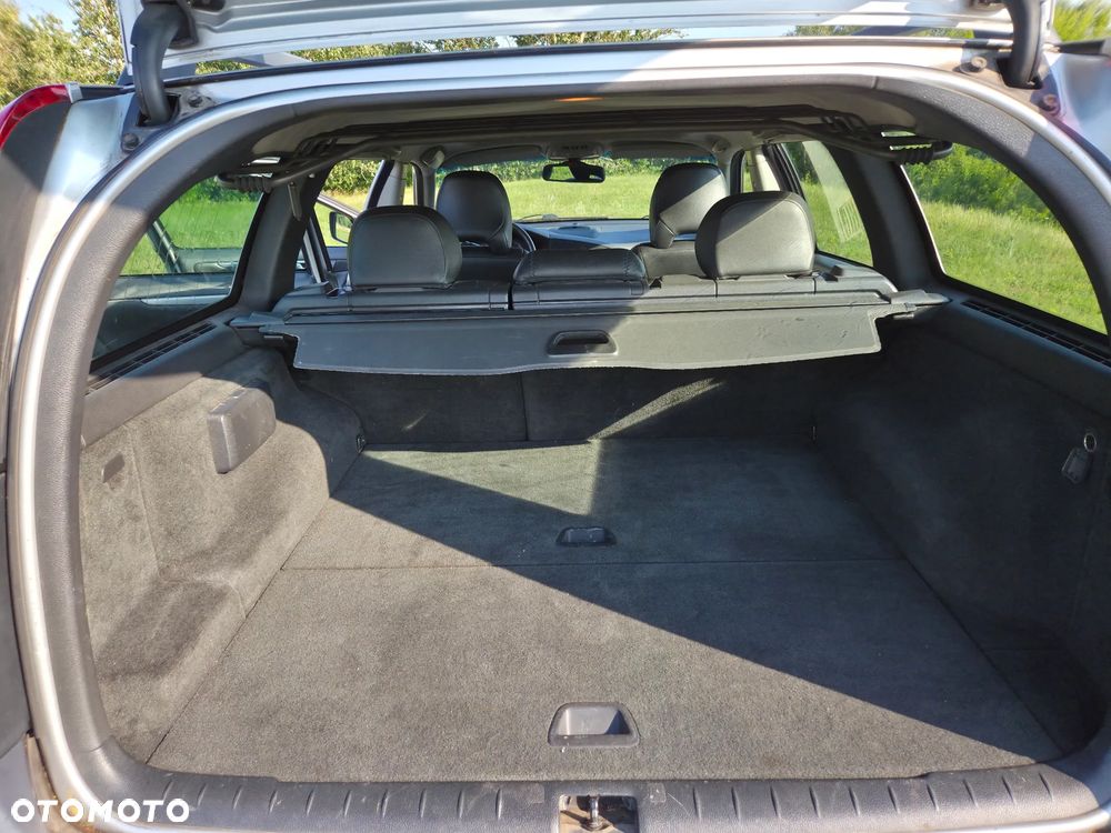 Volvo XC 70 D5 AWD Automatik - 14