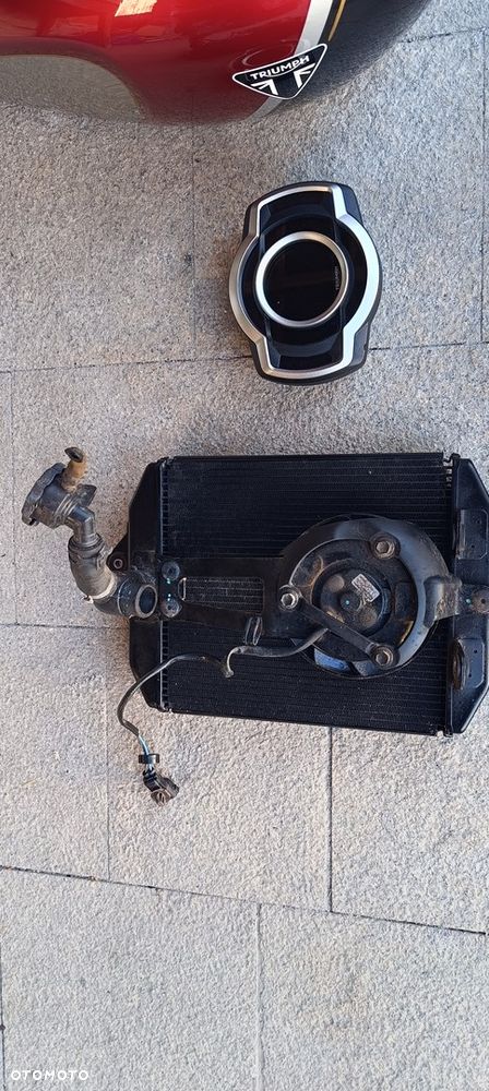 TRIUMPH SCRAMBLER 1200 LAMPA REFLEKTOR LICZNIK ZEGARY STELAŻ UCHWYTY KIERUNKOWSKAZ CHŁODNICA BAK ZBIORNIK - 10