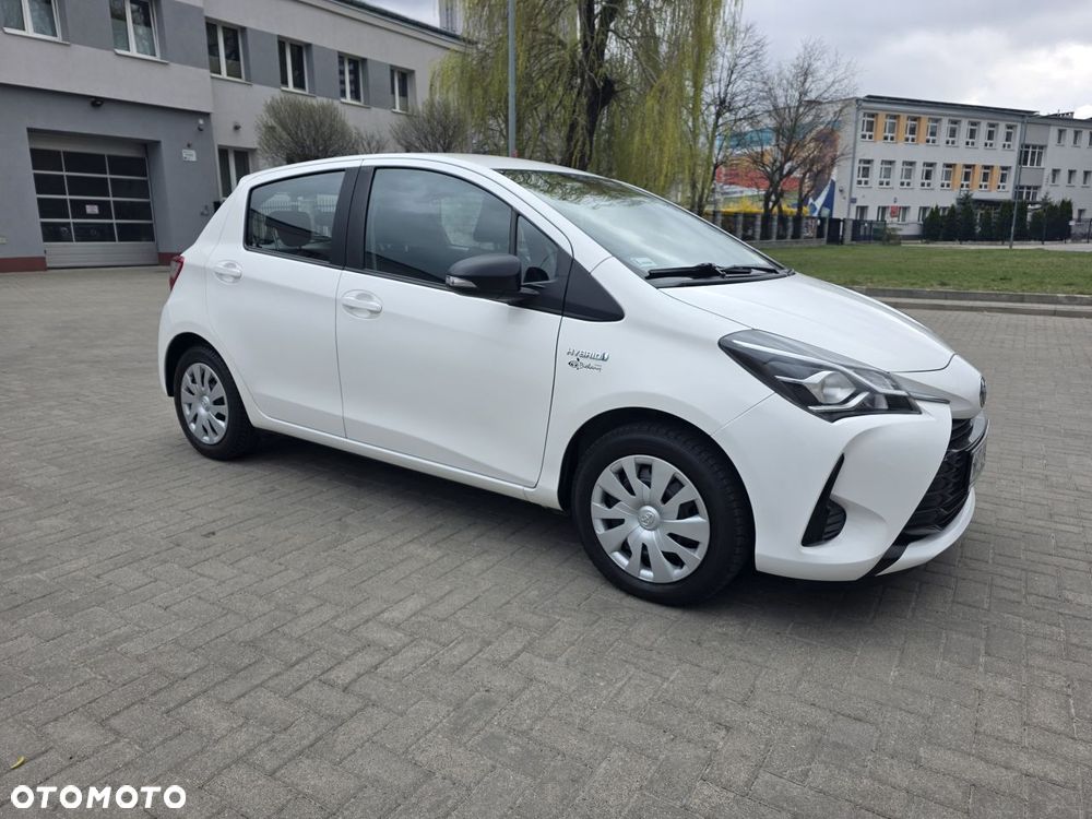Toyota Yaris Hybrid 100 Active - 27