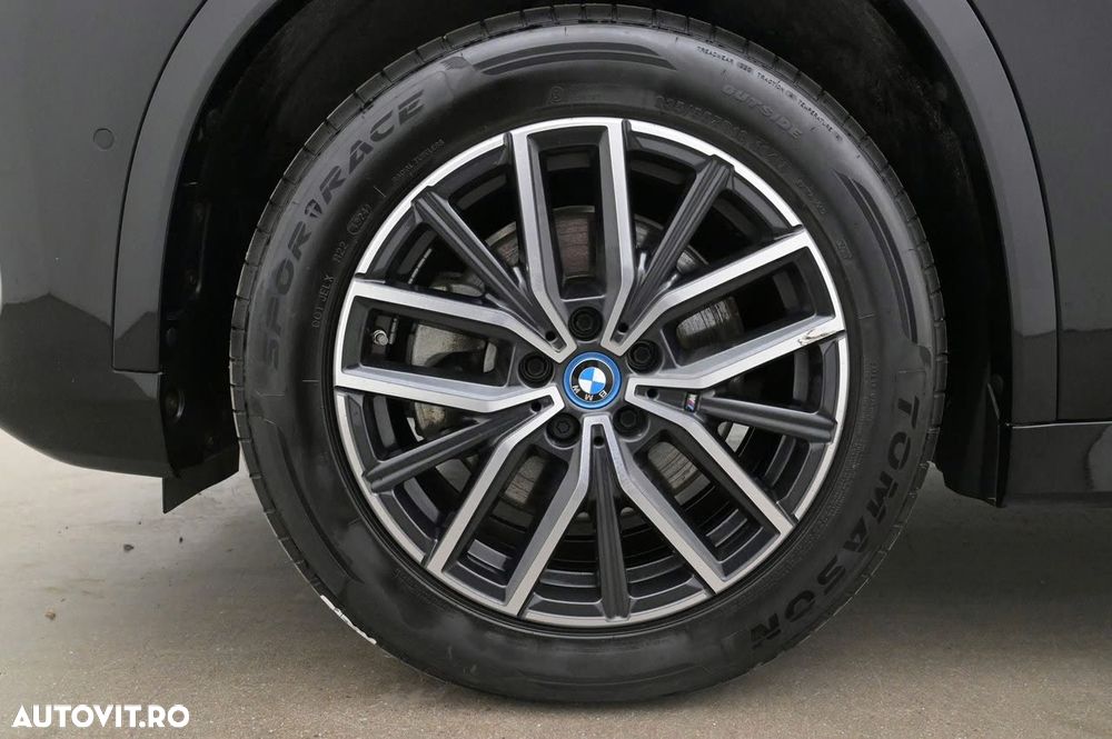 BMW iX1 xDrive30 M Sportpaket - 5