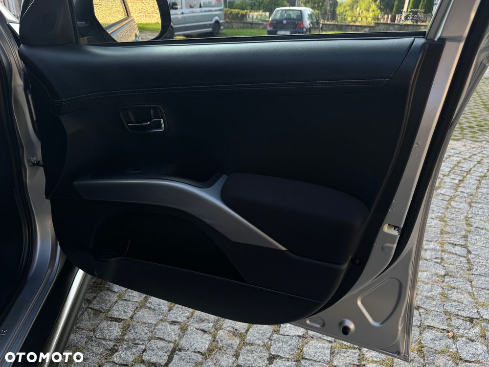 Mitsubishi Outlander 2.0 2WD Invite - 36