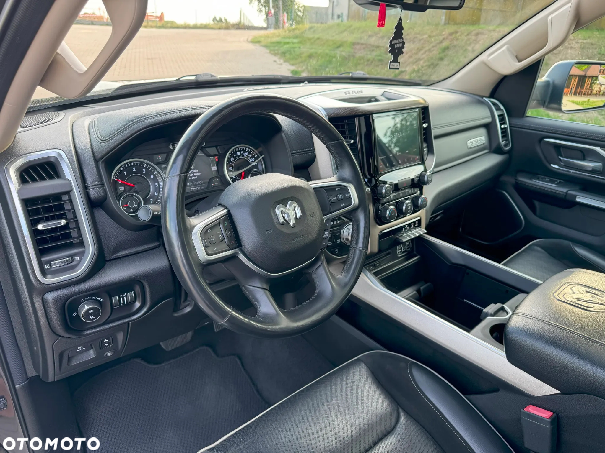 RAM 1500 - 12