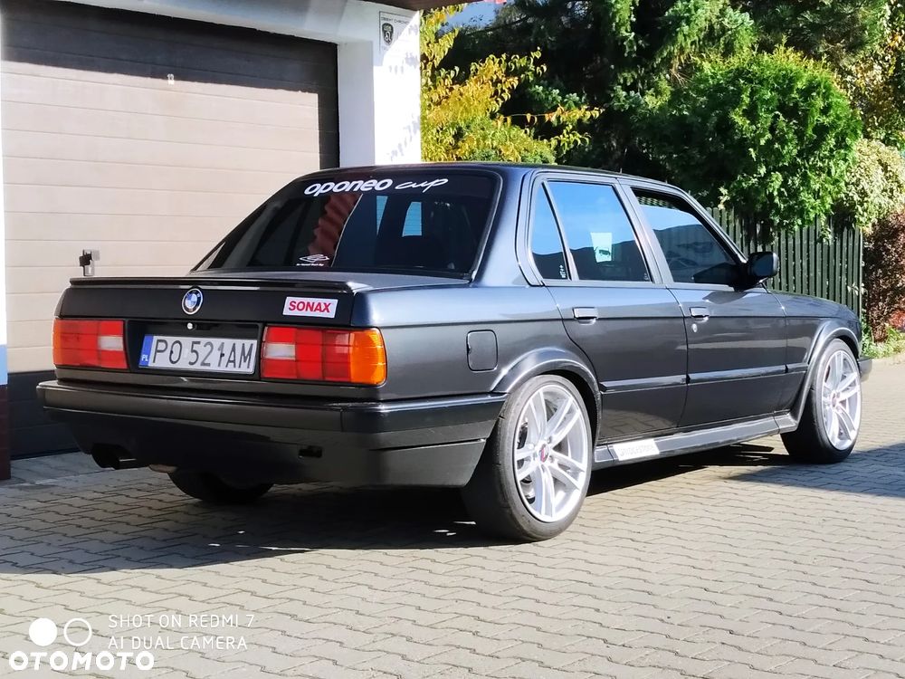 BMW Seria 3 325i - 3