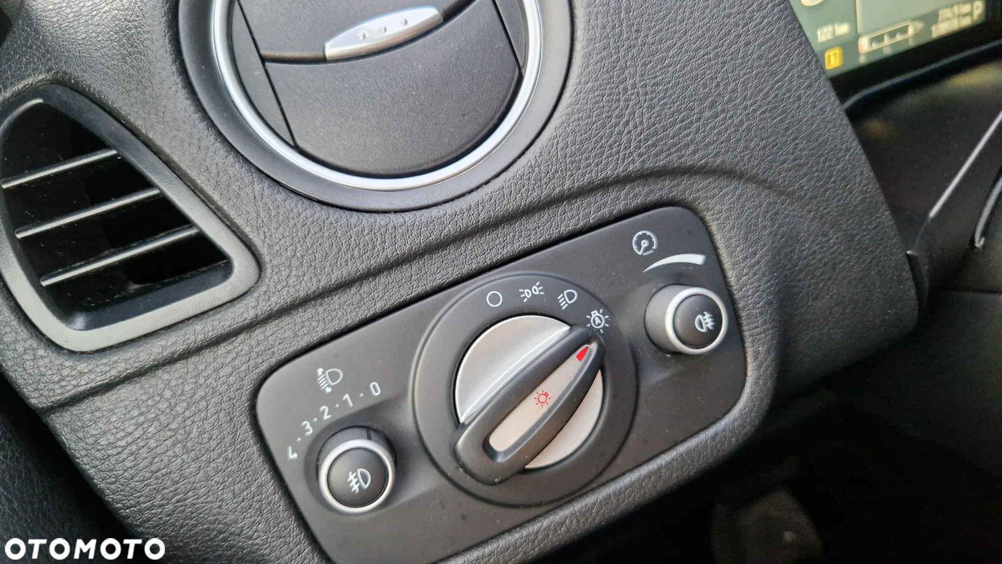 Ford S-Max 2.0 TDCi DPF Titanium - 24