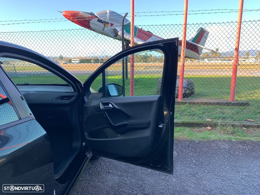 Peugeot 208 1.2 PureTech Allure - 43