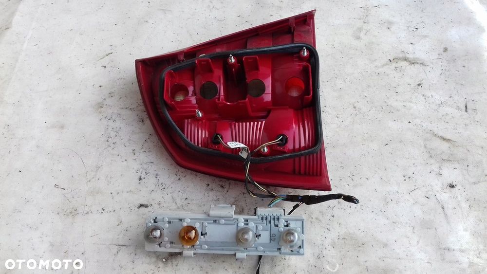LAMPA PRAWY TYŁ TYLNA 1Z5945096A SKODA OCTAVIA II 2 HB 04-08 - 5
