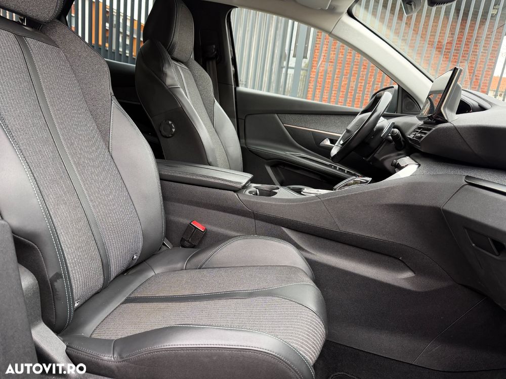 Peugeot 3008 Hybrid 225 e-EAT8 GT Pack - 16