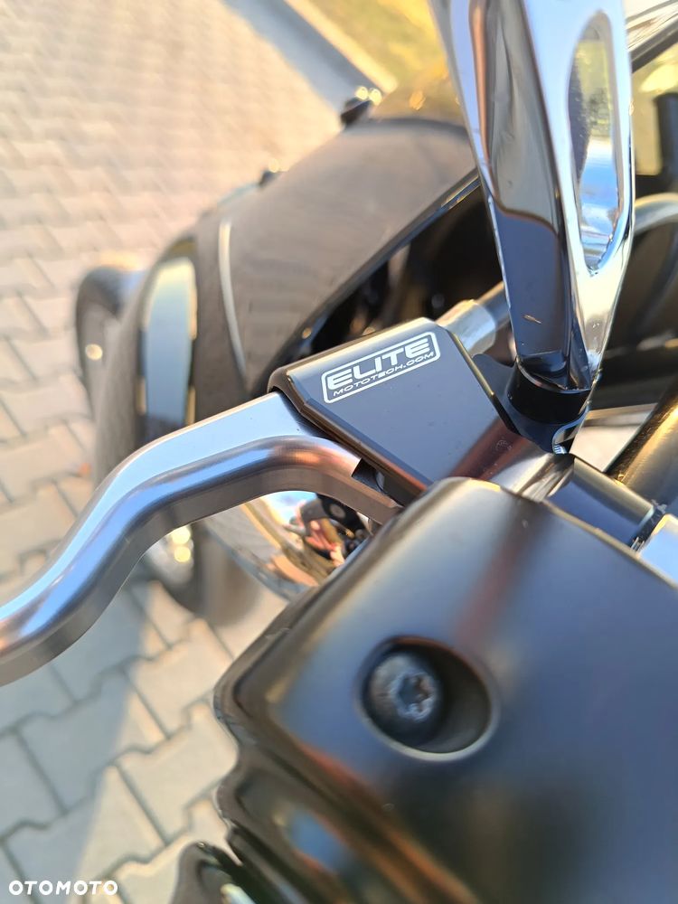 Harley-Davidson Dyna Street Bob - 3