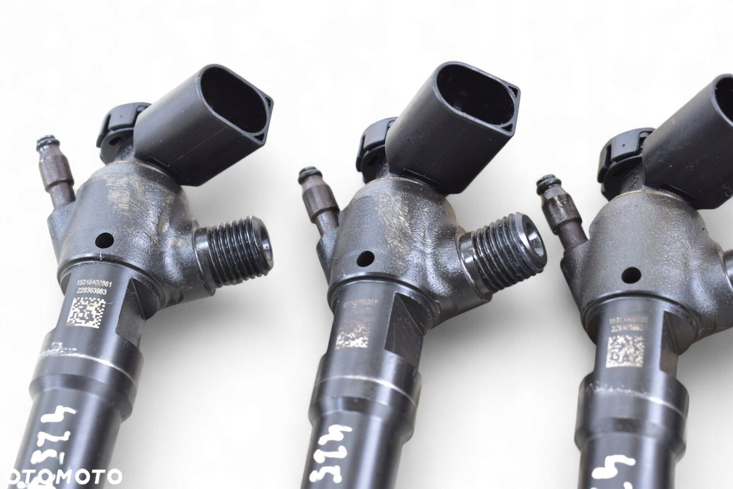 Wtryskiwacz VW GOLF VII AUDI A3 8V 1.6 TDI 28370681 04L130277D - 3