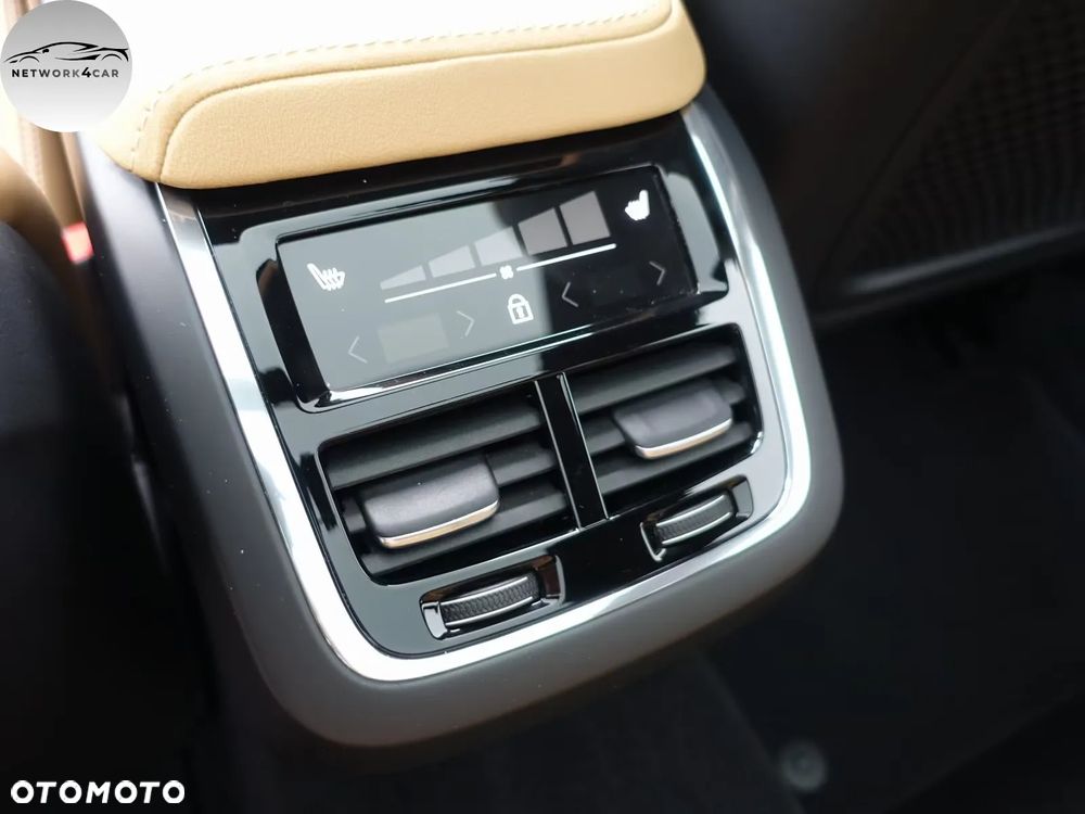 Volvo V60 B4 B DKG Ultra Dark - 11