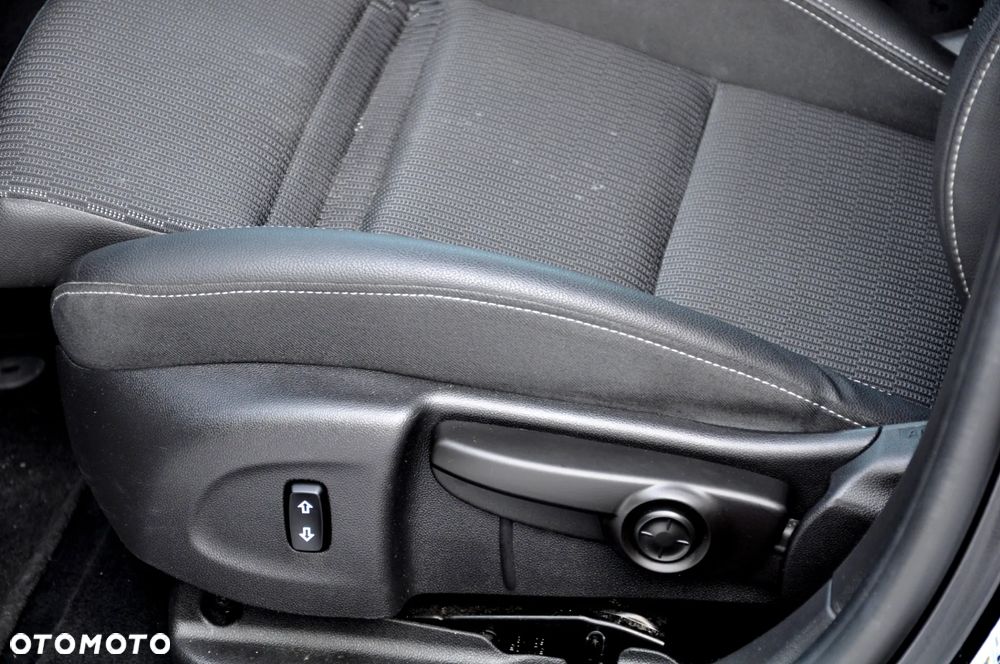 Opel Insignia 2.0 CDTI automatik Business Edition - 26