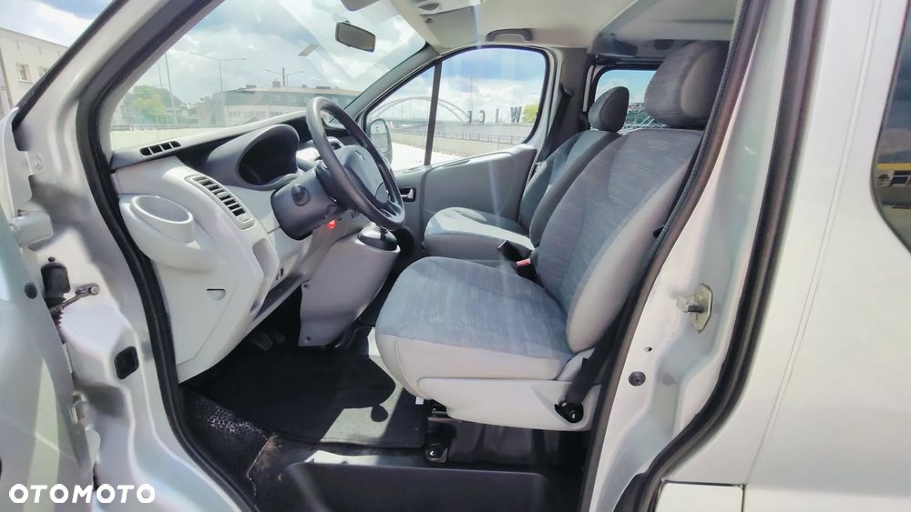 Renault Trafic 2.5 dCi 150 FAP Passenger L1H1 Quickshift Privilège - 2