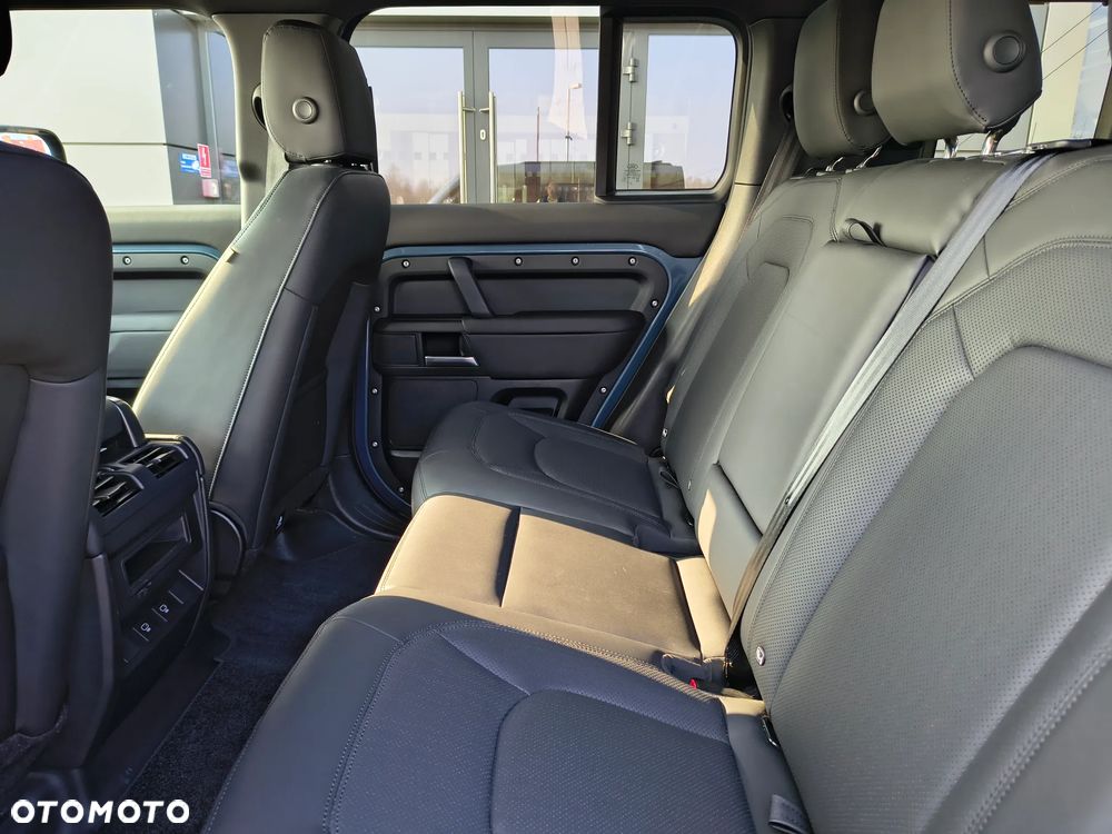 Land Rover Defender 3.0 D200 mHEV - 17